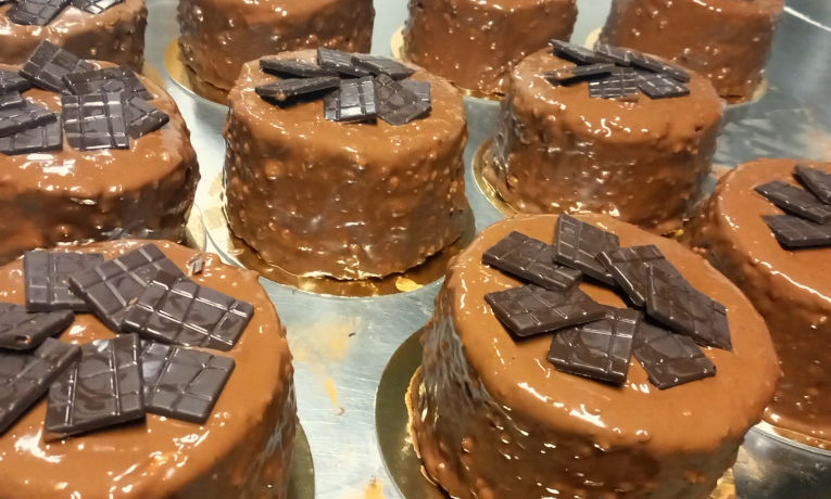 Κέικ Σοκολάτας με Γέμιση Ferrero ή Bueno